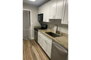 303 Racquet Club Rd 106, Weston