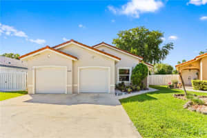 6090 Nw 179th Ter, Hialeah