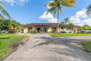 19491 Sw 216th St, Miami