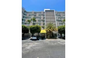 20400 W Country Club Dr 608, Aventura