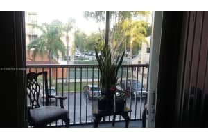 8373 Lake Dr 301 Doral, FL 33166 - MLS#A11896760