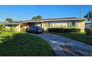 2915 Nw 183rd St, Miami Gardens