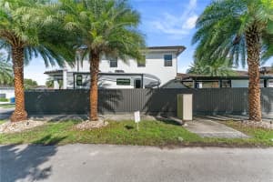 14856 Sw 27th Ter Miami, FL 33185 - MLS#A11896916