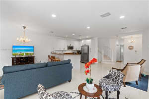 21396 Marina Cove Cir 17-j, Aventura