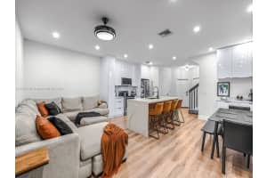 1061 Nw 100th Ave, Pembroke Pines
