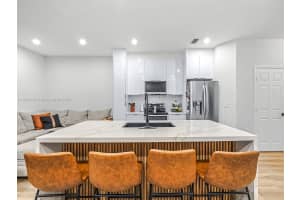 1061 Nw 100th Ave Pembroke Pines, FL 33024 - MLS#A11897166
