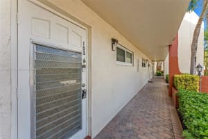 9811 N Hollybrook Lake Dr 103 Pembroke Pines, FL 33025 - MLS#A11897215