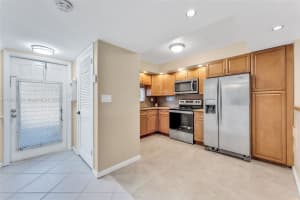 9811 N Hollybrook Lake Dr 103 Pembroke Pines, FL 33025 - MLS#A11897215