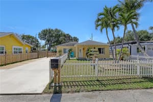 213 E 25th St Riviera Beach, FL 33404 - MLS#A11897234