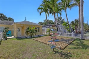 213 E 25th St Riviera Beach, FL 33404 - MLS#A11897234