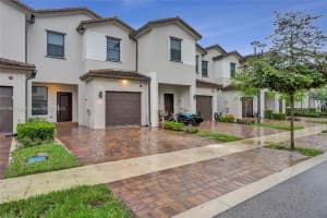 250 Sw 159th Ct 250 Pembroke Pines, FL 33027 - MLS#A11897293