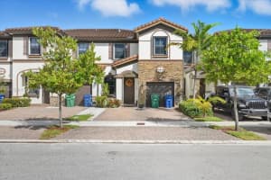 8929 Nw 183rd St, Hialeah