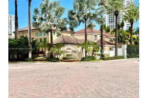 3699 Ne 208th Ter, Aventura