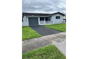 4233 Washington St Hollywood, FL 33021 - MLS#A11897391