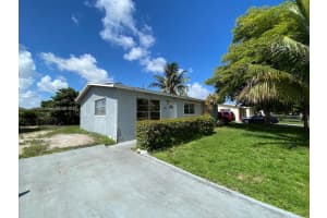1121 Ne 214th St Miami, FL 33179 - MLS#A11897592
