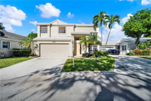 9602 Nw 8th Cir, Plantation