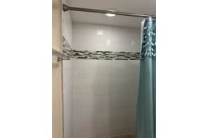 827 Ne 199 102, Miami