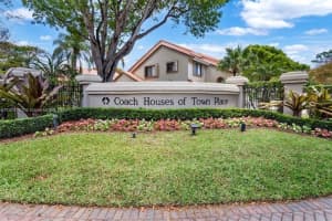 5800 Coach House Cir E, Boca Raton