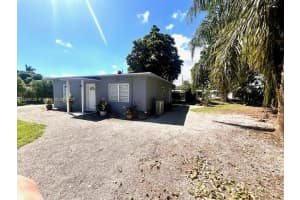 29320 Illinois Rd 29320 Homestead, FL 33033 - MLS#A11898126