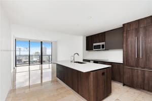 68 Se 6th St 3906, Miami