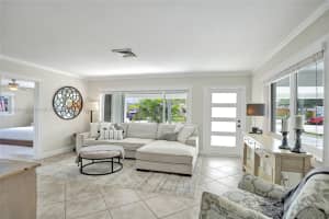 351 Ne 43rd St Oakland Park, FL 33334 - MLS#A11898244