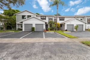 230 Nw 106th Ter, Pembroke Pines
