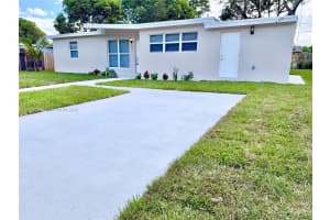 124 Harvard Rd West Park, FL 33023 - MLS#A11898432