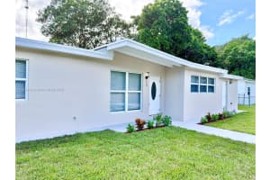 124 Harvard Rd West Park, FL 33023 - MLS#A11898432