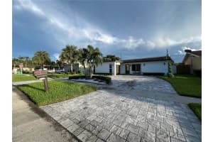 11370 Nw 46th Pl Sunrise, FL 33323 - MLS#A11898445