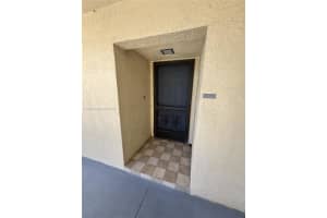 201 Quail Forest Blvd 305, Naples
