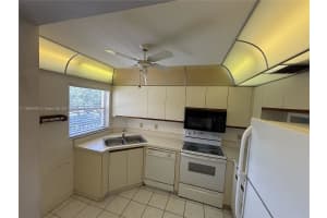 201 Quail Forest Blvd 305 Naples, FL 34105 - MLS#A11898466