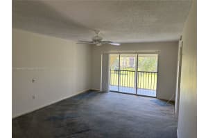 201 Quail Forest Blvd 305 Naples, FL 34105 - MLS#A11898466