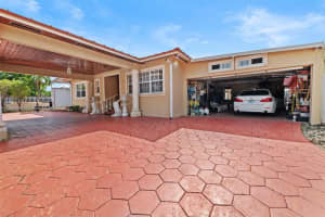 100 E 37th St Hialeah, FL 33013 - MLS#A11898496