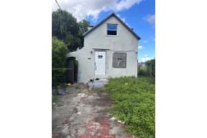 1713 Nw 76th Ter, Miami