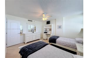 1890 S Ocean Dr 504 Hallandale Beach, FL 33009 - MLS#A11898548