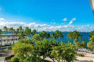 , North Bay Village