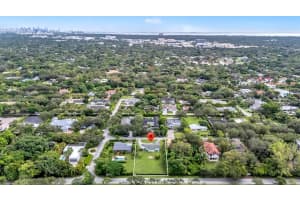 6820 Sw 71st Ct, Miami