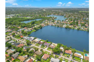 21100 Ne 25th Ct Miami, FL 33180 - MLS#A11898640