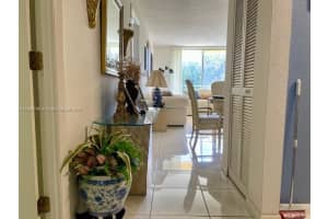 9350 Fontainebleau Blvd 408 Miami, FL 33172 - MLS#A11898746
