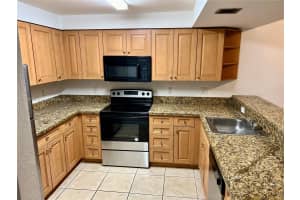 5201 Geneva Way 102 Doral, FL 33166 - MLS#A11898773