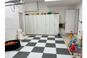 8123 Nw 161st Ter Miami Lakes, FL 33016 - Off Market