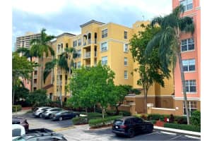19555 E Country Club Dr 8108, Aventura