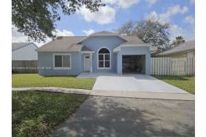 8660 Sw 14th St, Pembroke Pines