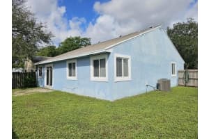 8660 Sw 14th St Pembroke Pines, FL 33025 - MLS#A11898863