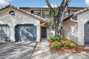 9012 Vineyard Lake Dr, Plantation