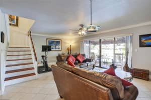 9012 Vineyard Lake Dr Plantation, FL 33324 - MLS#A11898919