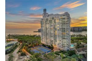 400 S Pointe Dr 910, Miami Beach