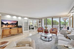 1000 Island Blvd 302, Aventura