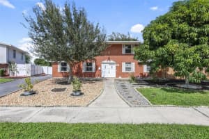 917 Orange Dr, Lake Park