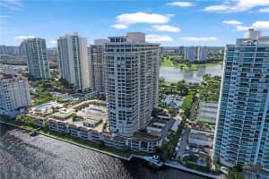 20191 E Country Club Dr 1603, Aventura